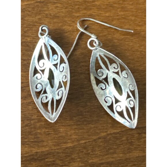 Very good Pre owned Condition Comes from a smoke and pet free home. Please look - Picture 2 of 3